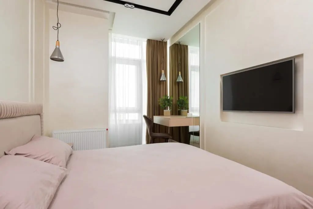 Toronto condo bedroom renovation by Golden Bee Condos